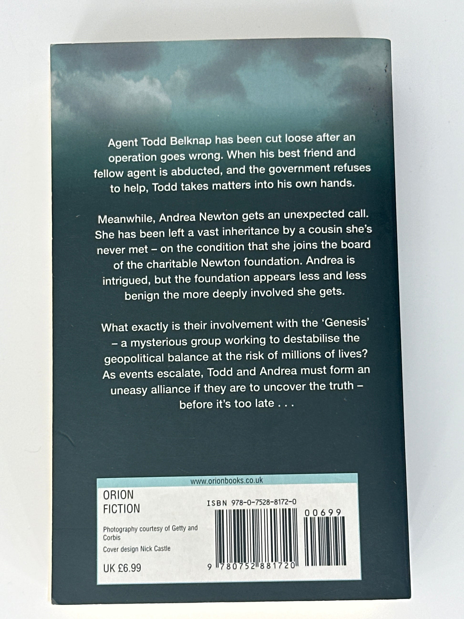Robert Ludlum The Bancroft Strategy back cover image