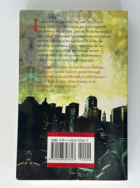 Cassandra Clare City of Bones back cover image1
