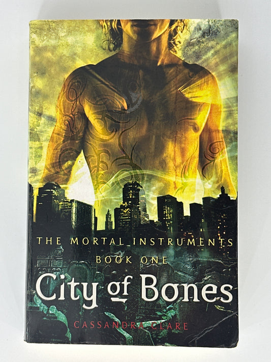 Cassandra Clare City of Bones front cover image1