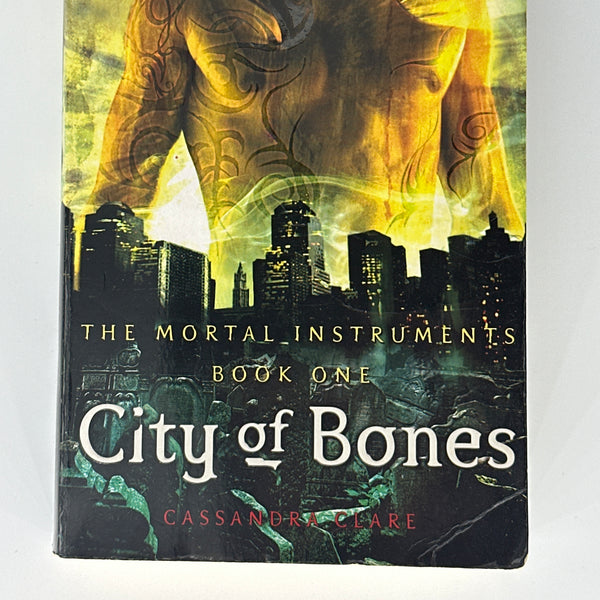 Cassandra Clare City of Bones front cover image1