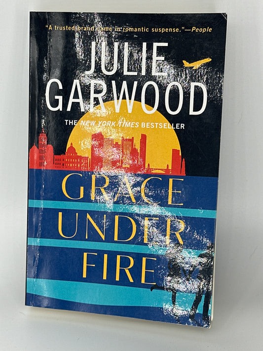 Julie Garwood Grace Under Fire actual front cover used books